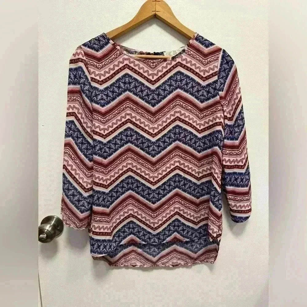 Pink Rose women’s shirt withh 3/4 length sleeves silky pullover size small